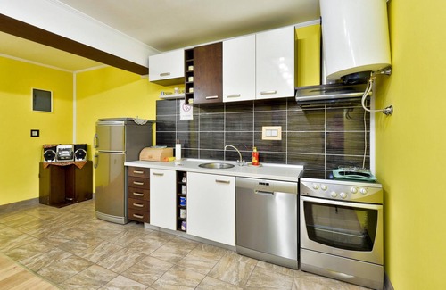 Sveti Ivan Zelina House | Awesome home in Donja Zelina with WiFi