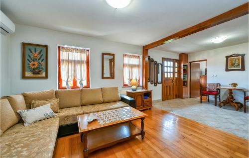 Sveti Kriz Zacretje House | Awesome Home In Donja Pacetina