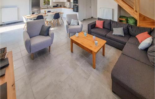 Hirel House | Awesome Home In Hirel With Wifi