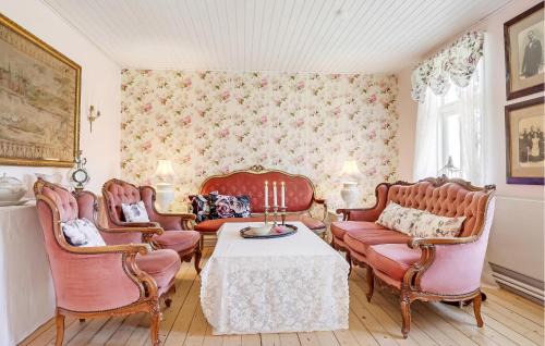 Humble House | Awesome Home In Humble With Wifi