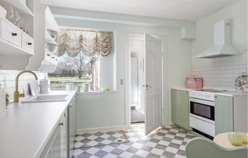 Humble House | Awesome Home In Humble With Wifi