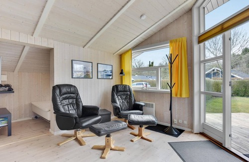 Pøt Strandby House | Awesome home in Juelsminde with sauna