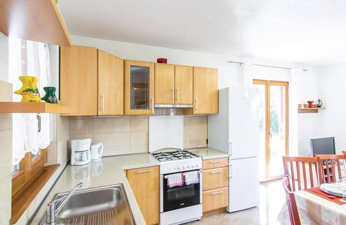 Laginji House | Awesome home in Laginji with sauna