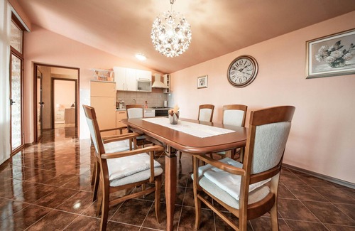 Lisicici House | Awesome home in Lisicic with WiFi