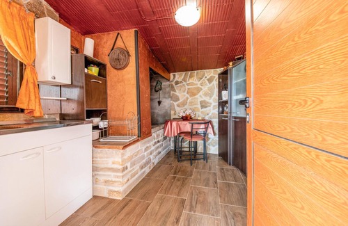 Lisicici House | Awesome home in Lisicic with WiFi