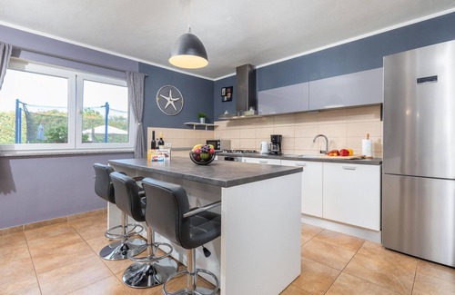 Loborika House | Awesome home in Marcana with jacuzzi