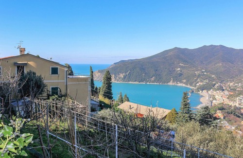 Moneglia House | Awesome home in Moneglia with kitchen