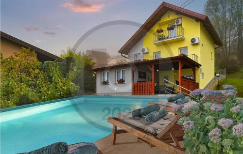 Kraljevec Sesvetski House | Awesome Home In Paruzevina With Sauna