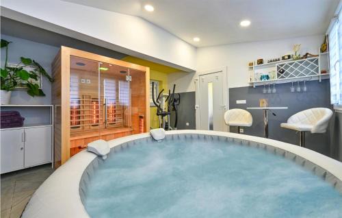 Kraljevec Sesvetski House | Awesome Home In Paruzevina With Sauna