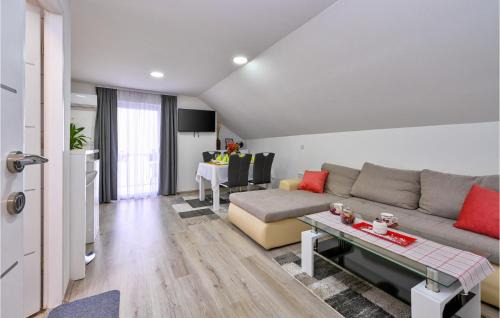 Kraljevec Sesvetski House | Awesome Home In Paruzevina With Sauna