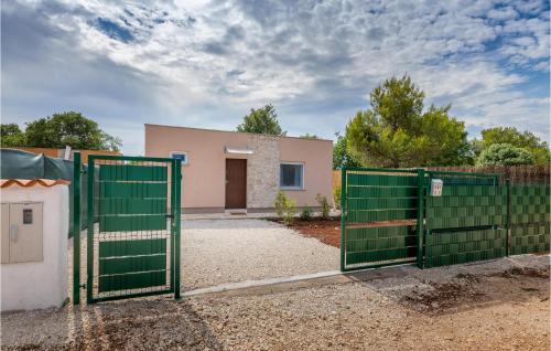 Fazana House | Awesome Home In Peroj