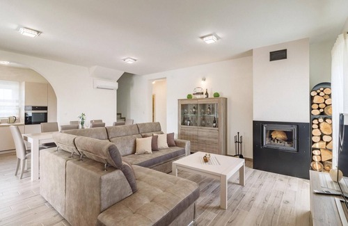 Loborika House | Awesome home in Radeki Polje with sauna