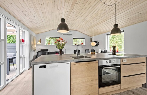 Skaven Strand House | Awesome home in Tarm with WiFi