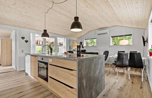 Skaven Strand House | Awesome home in Tarm with WiFi