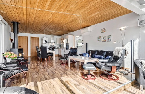 Thorsminde House | Awesome home in Vemb with kitchen