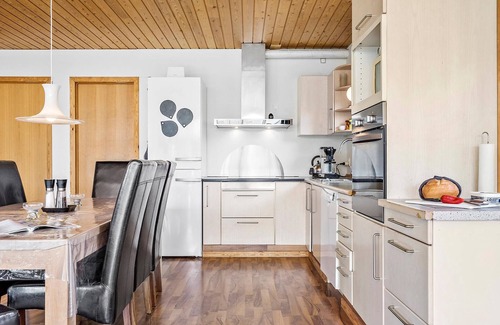 Thorsminde House | Awesome home in Vemb with kitchen