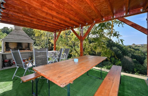 Vinica House | Awesome home in Vinica Breg with WiFi