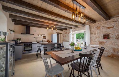 Gracisce House | Awesome Home In Zminj With Wifi, Private Swimming Pool And Outdoor Swimming Pool