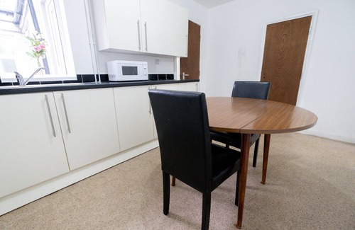 Tunstall House | Awesome Home Stoke-on-trent