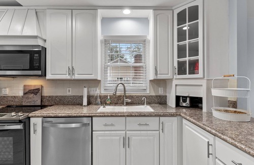 Wilmington House | Awesome Pool, Hot Tub & Amazing Arcade! No cleaning fee! 4 BD Paradise