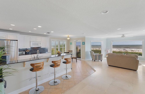 Jacksonville Beach House | Awesome Retreat Beach House – Centrally located at the City SHOPS & Restaurants!