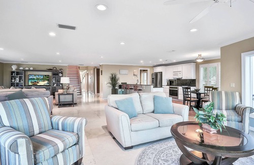 Jacksonville Beach House | Awesome Retreat Beach House – Centrally located at the City SHOPS & Restaurants!