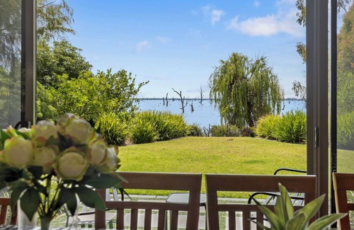 Yarrawonga House | Awesome spacious modern home in a fabulous location