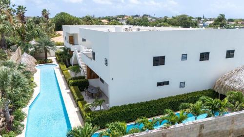 Marie Pampoen Apartment | Ayana Resort at Mambo Beach Area
