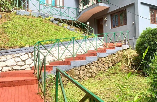 Pallivasal Bed & Breakfast | Ayur Mount Resort & Spa