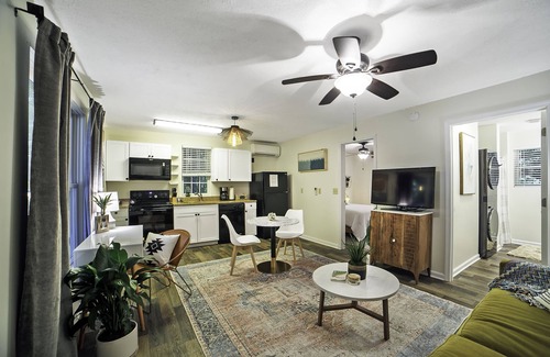 Avery Creek House | Azalea Cottage - Perfect couples retreat in AVL