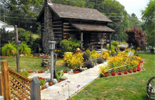 Blowing Rock Hotel | Azalea Garden Inn