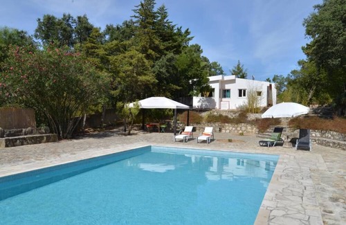 Sao Lourenco House | Azeitao: Holidays Villa with pool and beach nearby