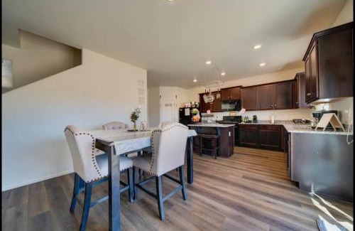 Colorado Springs House | AZGuestHouse at Meadow Queen-bedroom-SharedBath