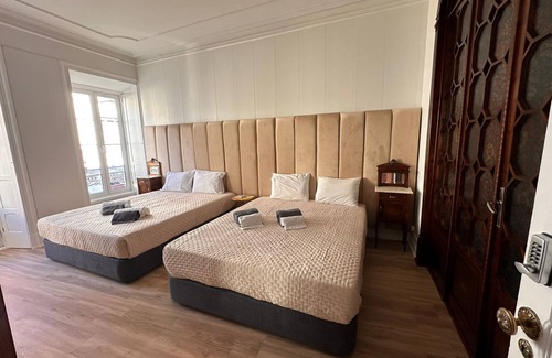 Ponta Delgada Cabin | Azor International Hostel - Q6