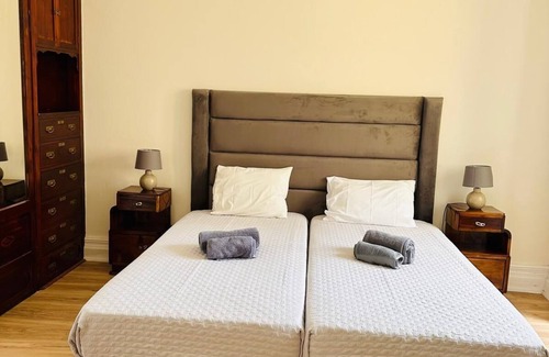 Ponta Delgada Cabin | Azor International Hostel - Q4