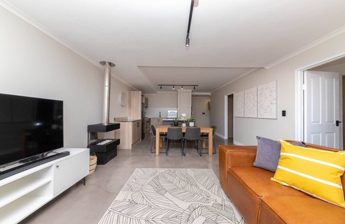 Big Bay Apartment | Azure 22 - Loadshedding Free Apartment by HMH