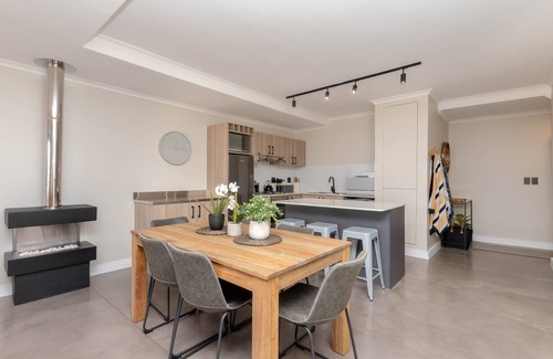 Big Bay Apartment | Azure 22 - Loadshedding Free Apartment by HMH