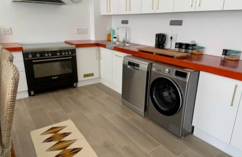 Simon's Town Cottage | Azure Cottage Simonstown Cape Town - Charming 2-bedroom cottage with seaview