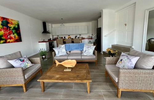 Simon's Town Cottage | Azure Cottage Simonstown Cape Town - Charming 2-bedroom cottage with seaview