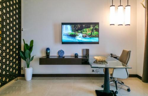 Abu Dhabi Apartment | Azure Crest 2BR - Luxurious Ocean View Apartment Near Marina Mall