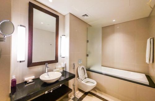 Abu Dhabi Apartment | Azure Crest 2BR - Luxurious Ocean View Apartment Near Marina Mall