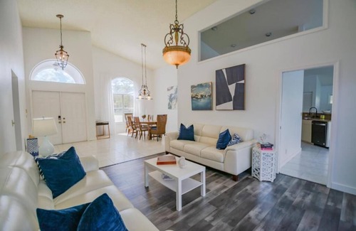 Wellington House | Azure waterfont oasis.