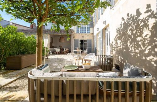 Saint-Martin-de-Re Villa | Bâtisse historique rénovée avec piscine chauffée