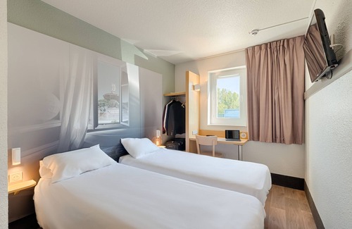 Grand Sud Hotel | B&B HOTEL AIX EN PROVENCE Pont de l'Arc