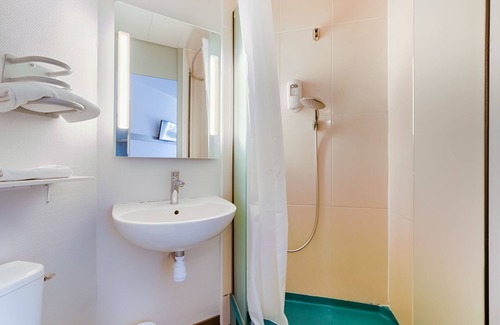 Grand Sud Hotel | B&B HOTEL AIX EN PROVENCE Pont de l'Arc