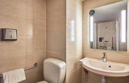 Le Val-Saint-Pere Hotel | B&B HOTEL Avranches Baie du Mont Saint-Michel