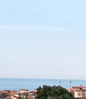 Vasto House | B&B "LE LUCI" SUPER CAMERA IN ATTICO interno 3 rose rosse