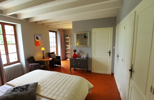 Savignac-de-Duras Bed & Breakfast | B&B Maison à votre santé room L'embrassade, in the Bordeaux wine region