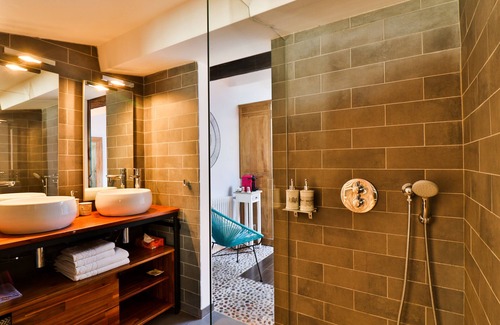 Pernes-les-Fontaines Bed & Breakfast | B&B Temps Suspendu Provence