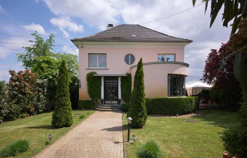 Ostheim Bed & Breakfast | B&B "Villa Fink"